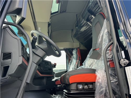 V555715 #24 - V555715