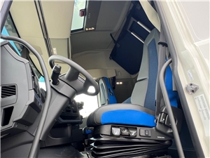 V558512 #25 - V558512