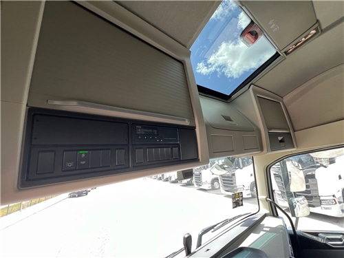 V558512 #28 - V558512