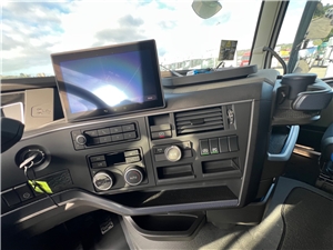 V558027 #28 - V558027